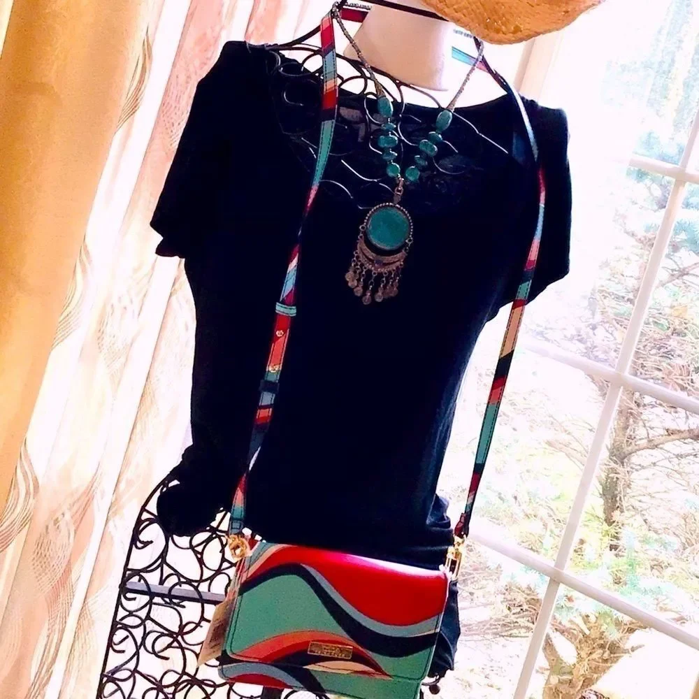 LIME BLUE SCOOP NECK BLACK TEE L NWT